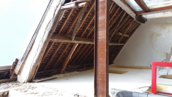 Demolition toit et escalier exterieur en pierre - 1