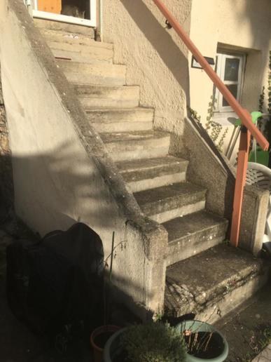 Refaire l'escalier en bton menant au jardin - 1