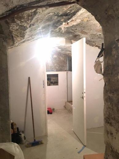 Recouvrir mur d'une cave  la chaux de 22 m2 au sol - 1